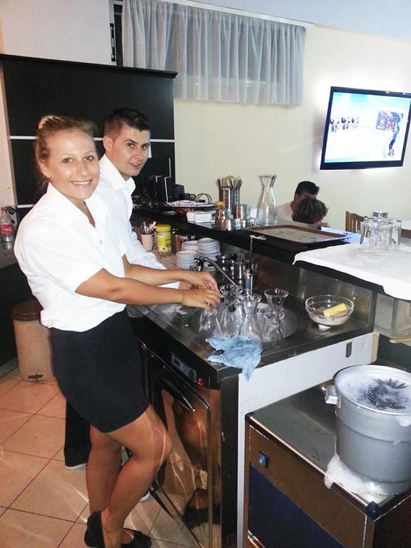 阿乌尼奥哈酒店 Sarandë 外观 照片